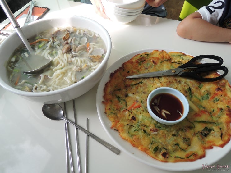  궁평항에서 칼국수 먹기~ 궁평항 칼국수 맛집-궁평리어촌계부녀회식당