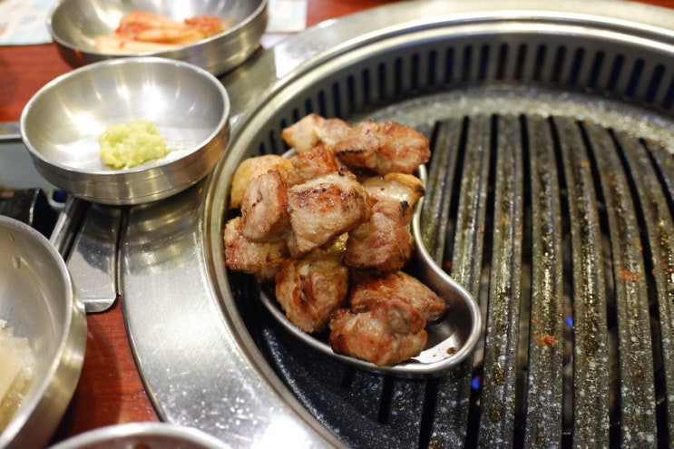  신사역 고기집, 목살과 천겹살 먹고옴~