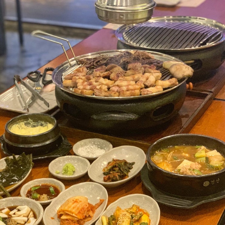  가로수길고기집/가로수길삼겹살: 고반식당 숙성고기 넘 부드러워요 