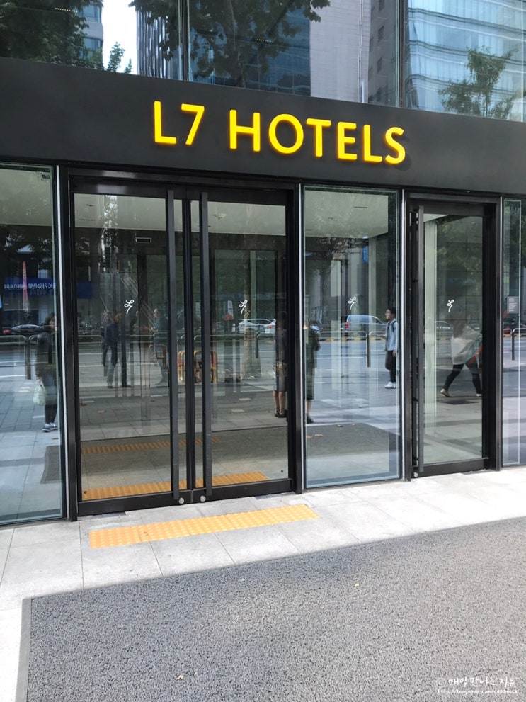  서울 강남 롯데 L7호텔 스탠다드 트윈룸 17층