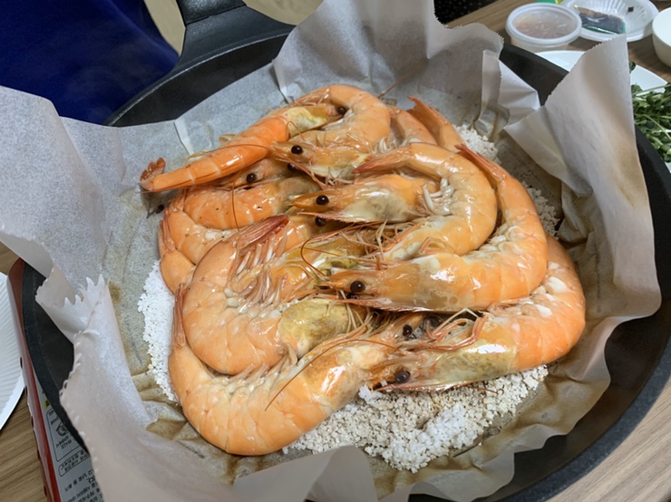  가락시장 회센터, 싱싱해수산에서 대하철 새우와 연어사시미로 홈파티했어요 :)