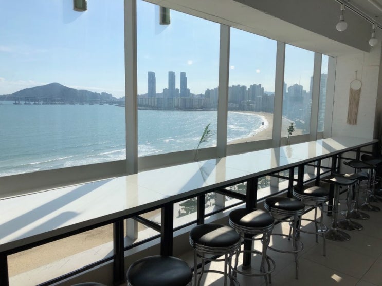  ...날씨 좋은 날에는 뚜벅스에서 커피 한 잔...