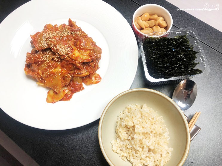  [요알못 새댁요리] 내맘대로 레시피로 만든 돼지고기 김치볶음으로 밥한공기 뚝딱!