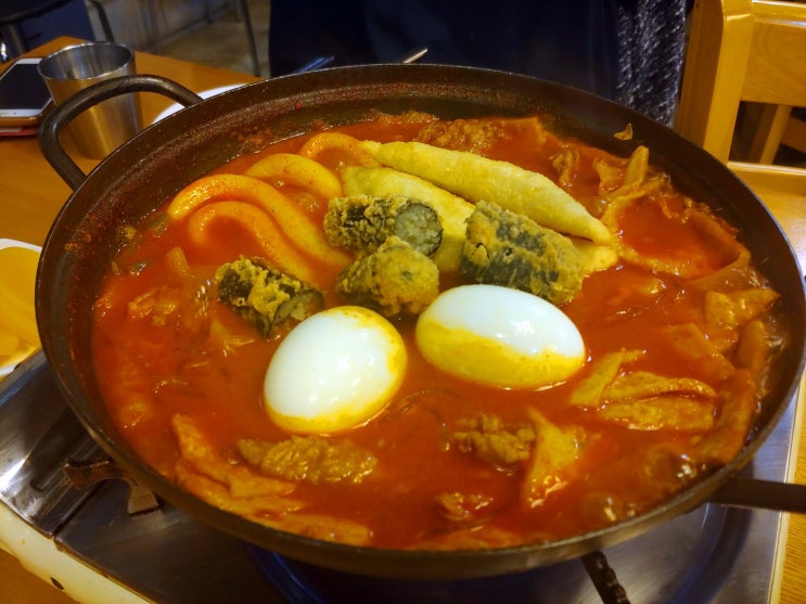  마약 떡볶이라 불릴만큼 무서운 그 것! 선릉 모범떡볶이1976!
