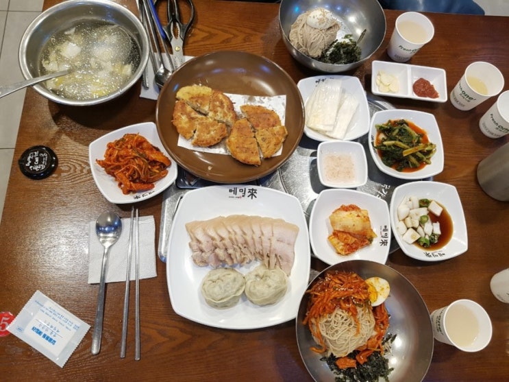 서울 여행 : 용인 신갈 메밀 요리 맛집 / 60년 전통의 메밀래 / 항정 수육 보쌈과 막국수 맛집 / 빈대떡 맛집 / 자가제면 / 한국 민속촌 맛집