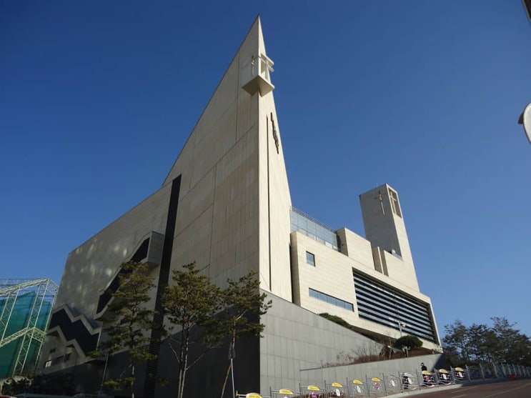 범어교회의 외장재 사비석