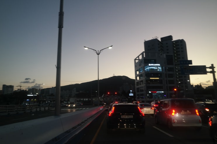  비가오는 금요일 저녁.