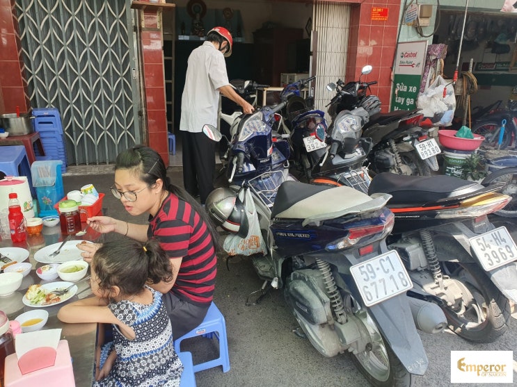 호치민 리버게이트 뒤편 껌땀 노상 식당 소개! 호치민 리버게이트 뒤편 껌땀 노상 식당 소개!