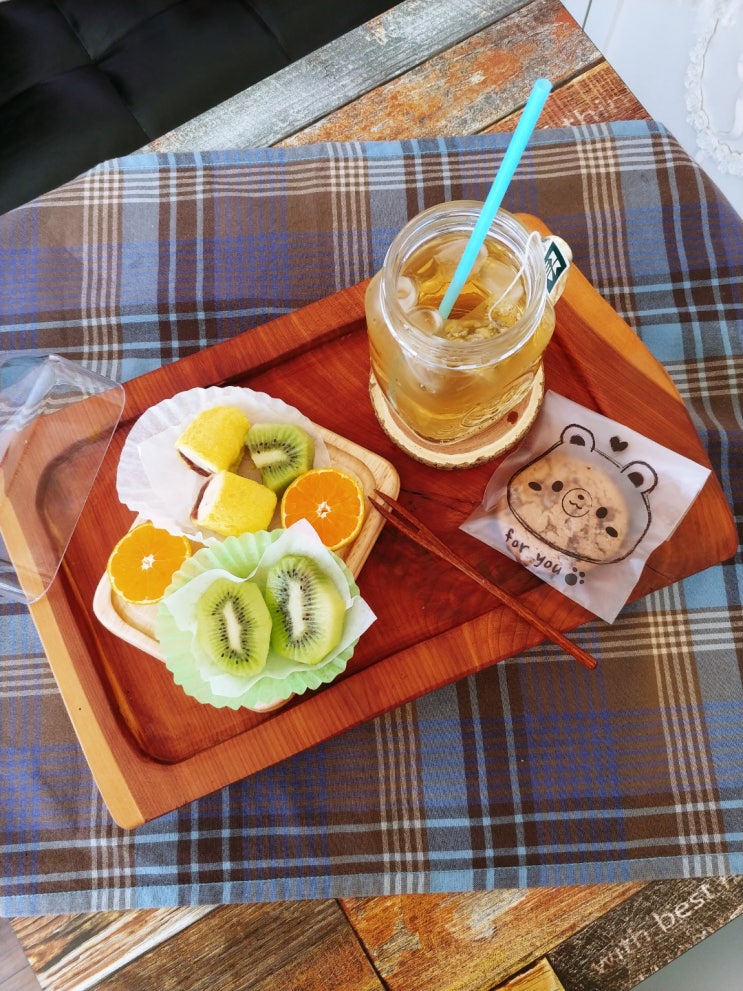 오늘은 생과일 모찌로 오후를 보내봐요.