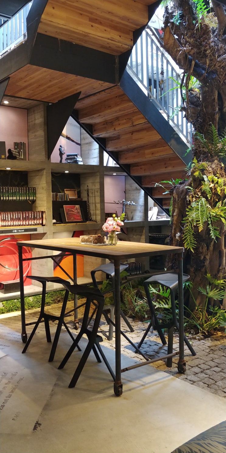  타이중, 樂樂書屋/LELE BOOKS HOUSE