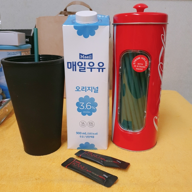 집에서는 역시 카누가 최고시다 @카누 아이스라떼, 코카콜라 빨대케이스 집에서는 역시 카누가 최고시다 @카누 아이스라떼, 코카콜라 빨대케이스