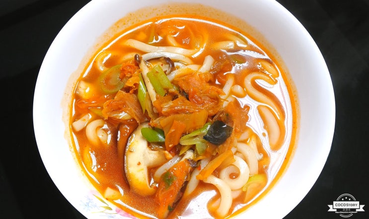  풀무원 김치뚝배기 우동! 시원~깔끔하고 개운한 맛~ (내돈내산)