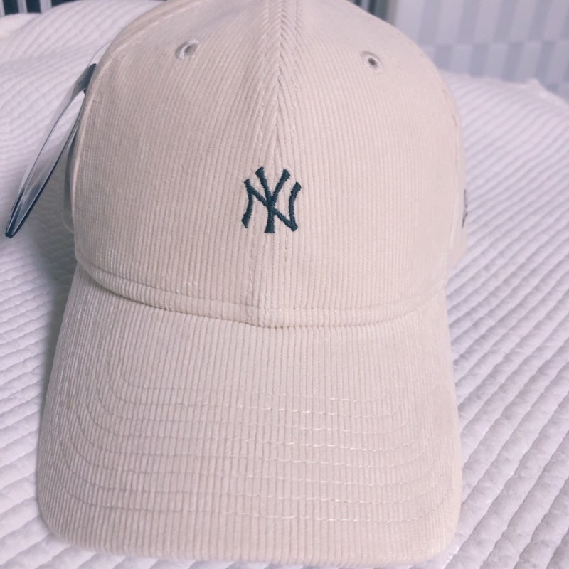 [ 캐쥬얼 모자 추천 ] 뉴에라 Newera 언스트럭쳐 코듀로이 뉴욕 양키스 미니로고 볼캡 크림