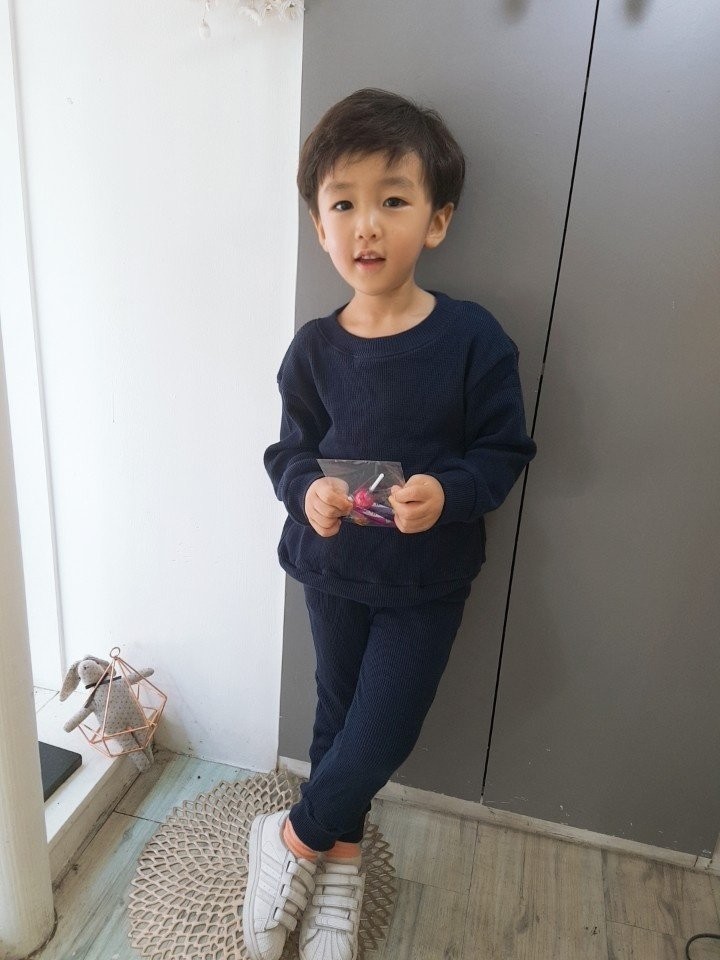 막내 첫 화보 나왔네요.