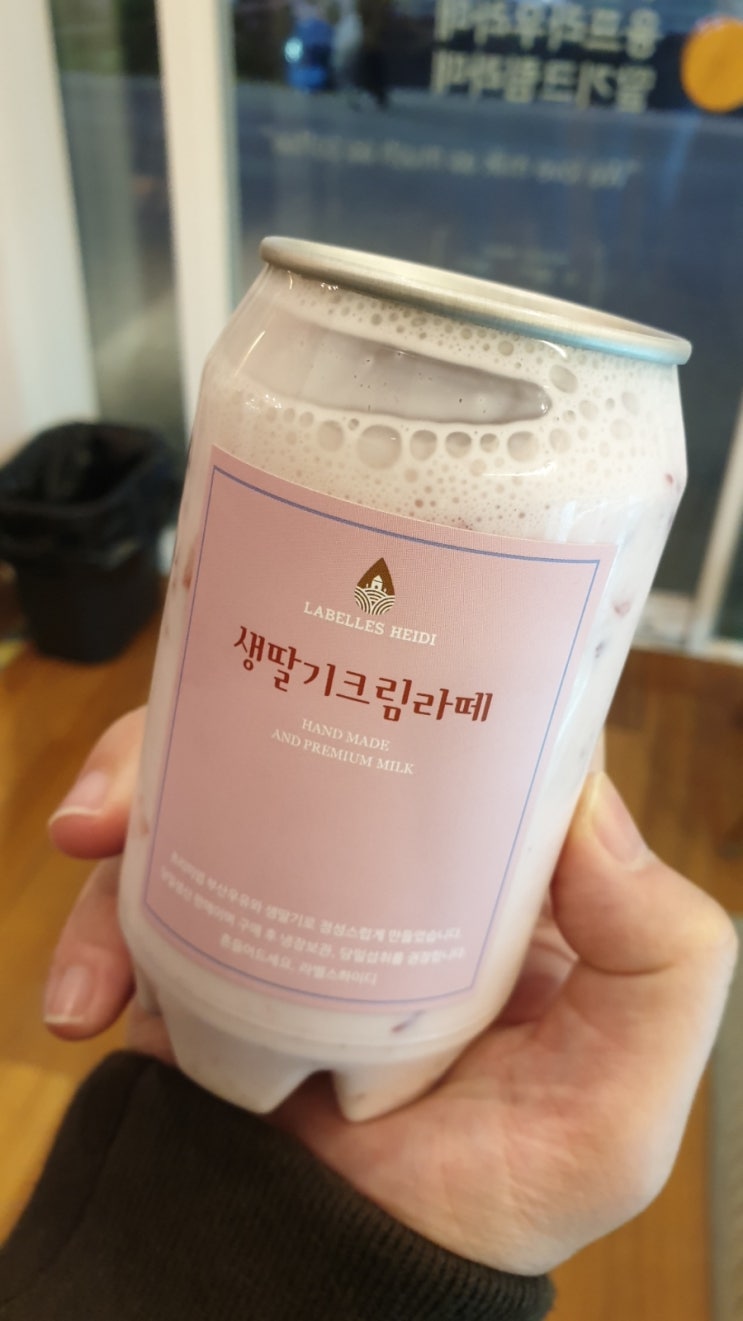  라벨스하이디 / 마곡분위기카페 / 생딸기크림라떼