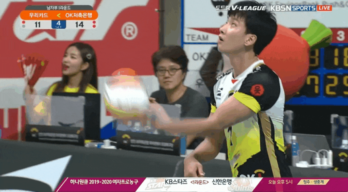 2019~2020 시즌 1라운드 OK저축은행 : 우리카드 [제2 <b>리베로</b>를... 