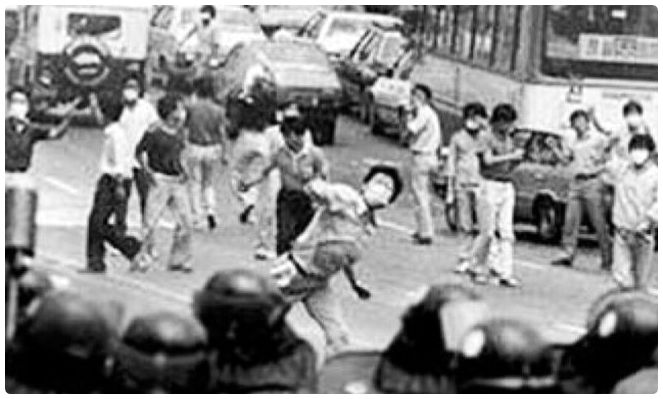 영화1987실존인물 하정우 김윤석 검사. 영화1987실존인물 하정우 김윤석 검사.