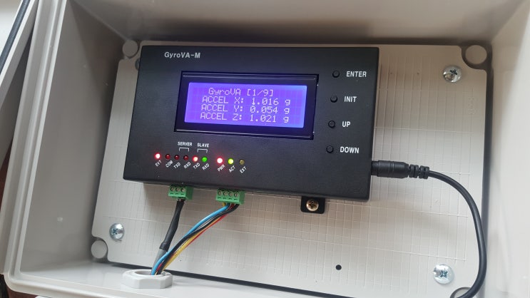 발파현장 인근 아파트에 발파진동 감지시스템으로 적용된 IoT 진동/기울기/지진 감지기 자이로바(GyroVA) 시스템 설치 사례