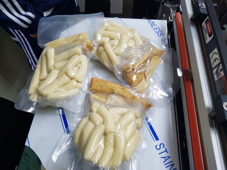  노즐식진공기로 떡볶이, 어묵포장도 진공포장으로 빠르고 간편하게 (끝장키친)