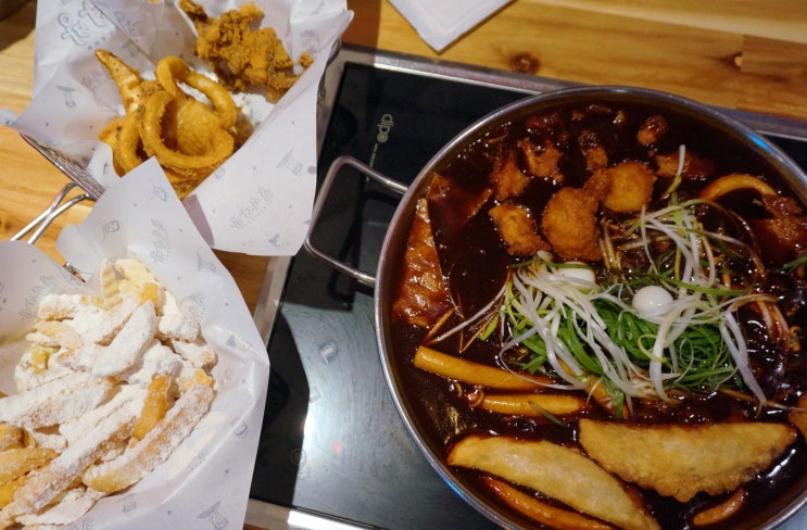  용인 동백역 맛집 청년다방 즉석떡볶이 옛날짜장떡볶이 + 버터갈릭감자튀김 + 통큰오짱