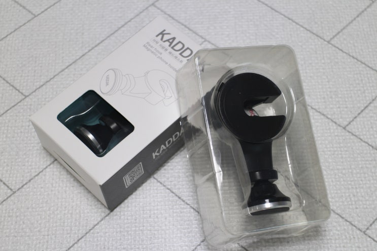  [카딱 (Kaddak) : 차량용 헤드레스트 자석 거치대] 뒷좌석 태블릿 거치대