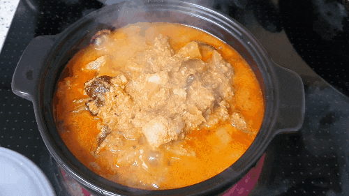 우리꺼 김치삼겹살비지찌개 (점심메뉴지만 아침에 끓이기) 우리꺼 김치삼겹살비지찌개 (점심메뉴지만 아침에 끓이기)