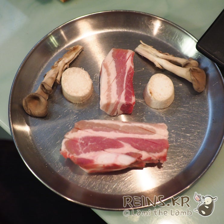  이태원 고기집 이경식당 할로윈 풍경