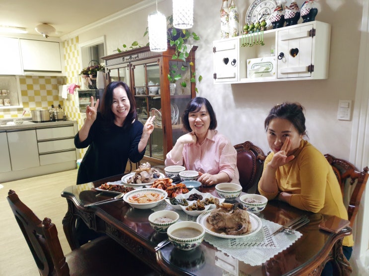  자연산 능이백숙을 맛보다 ~ 얼굴도 맘도 예뻐, 요리잘해, 뜨개질 대박 잘해....이젠 꽃길만 걷길~~