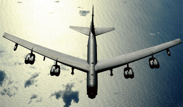 [단독] 美 전략폭격기 B-52, 25일 동해서 이례적 작전비행