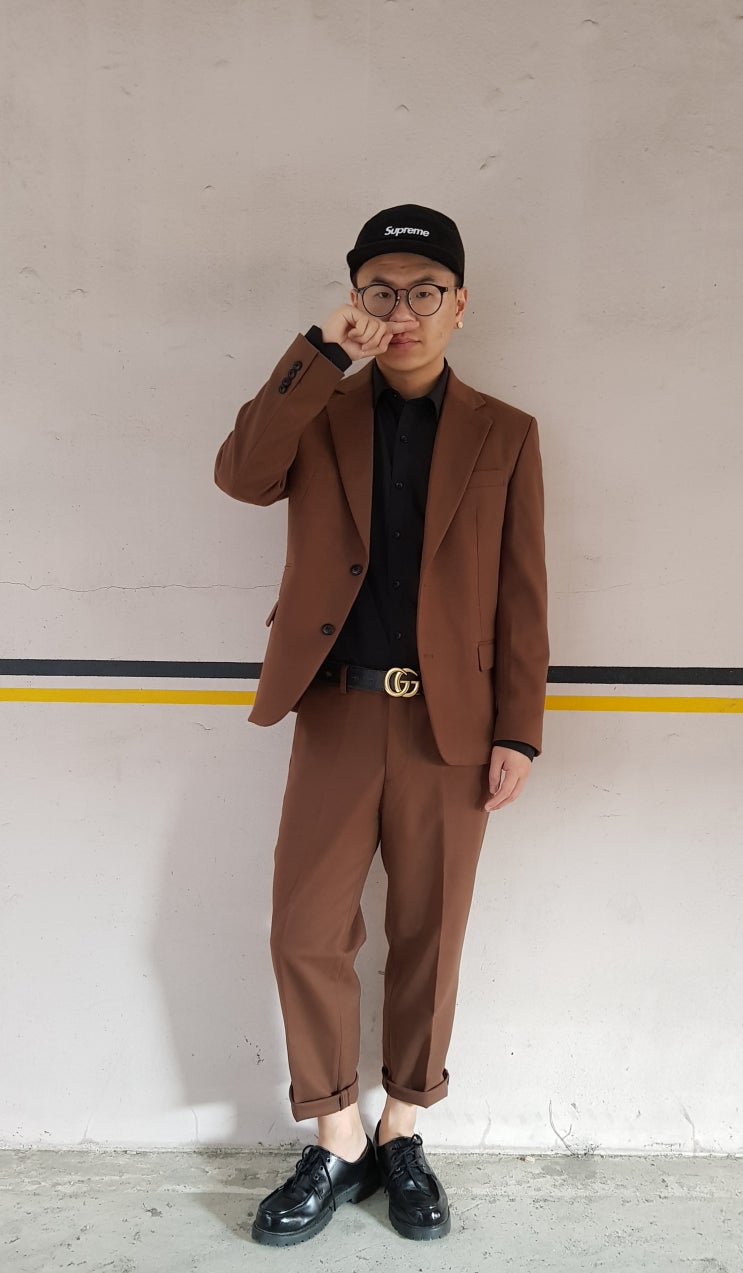  조커윤 데일리룩148 가을남자 캐주얼수트 브라운수트 슈프림캠프캡