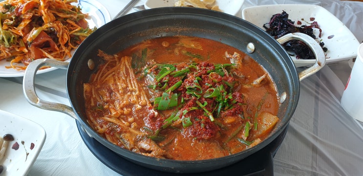  남해 맛집. 마산 식당으로 멸치쌈밥 먹으러 가요~