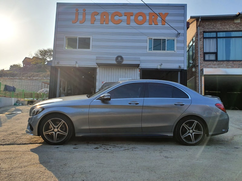 김포 양촌읍 / 사고수리 및 AMG 라인 프론트 바디킷 교환 / 벤츠 / C-클래스 W205