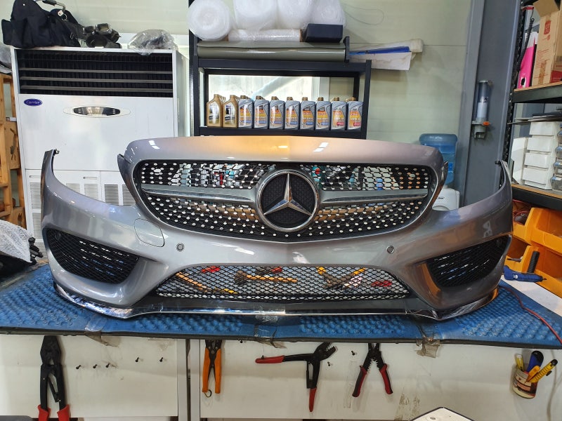 김포 양촌읍 / 사고수리 및 AMG 라인 프론트 바디킷 교환 / 벤츠 / C-클래스 W205