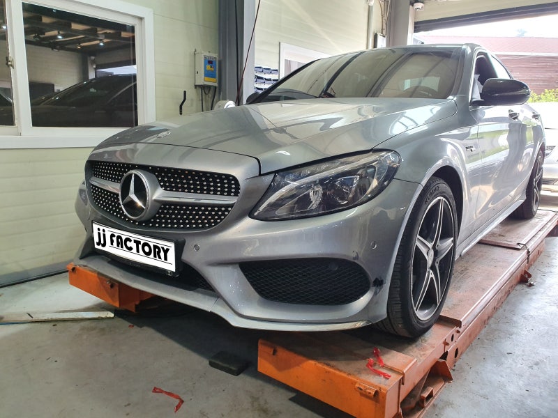 김포 양촌읍 / 사고수리 및 AMG 라인 프론트 바디킷 교환 / 벤츠 / C-클래스 W205