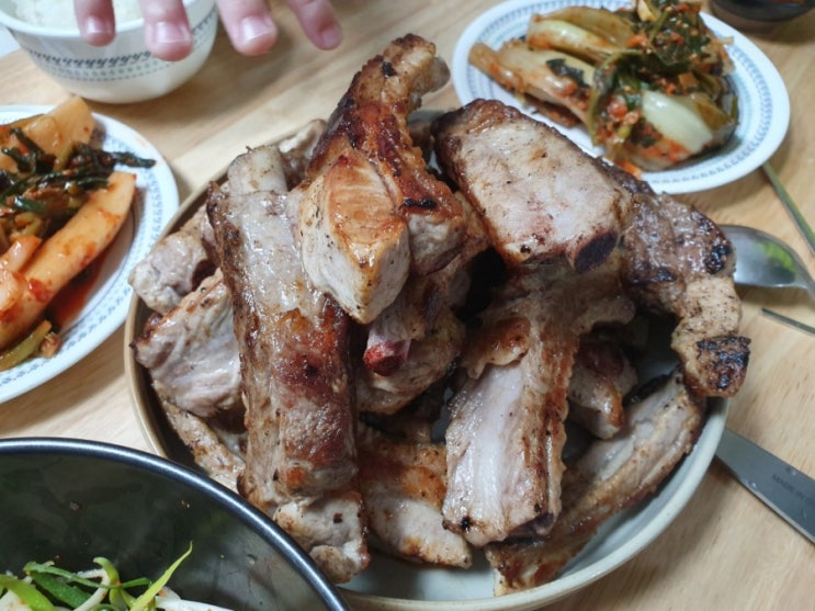 등갈비구이 집에서 후라이팬 아기들 등갈비간장찜 그리고 배민쿠폰 폭풍배달 (꿔바로우, 치킨) 등갈비구이 집에서 후라이팬 아기들 등갈비간장찜 그리고 배민쿠폰 폭풍배달 (꿔바로우, 치킨)