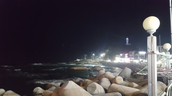 속초 여행 - 포차거리의 밤바다 분위기 속초 여행 - 포차거리의 밤바다 분위기