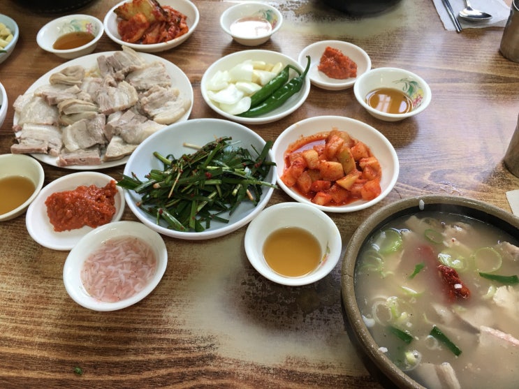 부산 돼지국밥 맛집 마산식당, 수육은 필수 전구지는 옵션