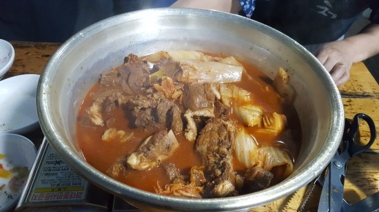 속초 먹거리 단지 화톳불의 묵은지돼지갈비찜 속초 먹거리 단지 화톳불의 묵은지돼지갈비찜