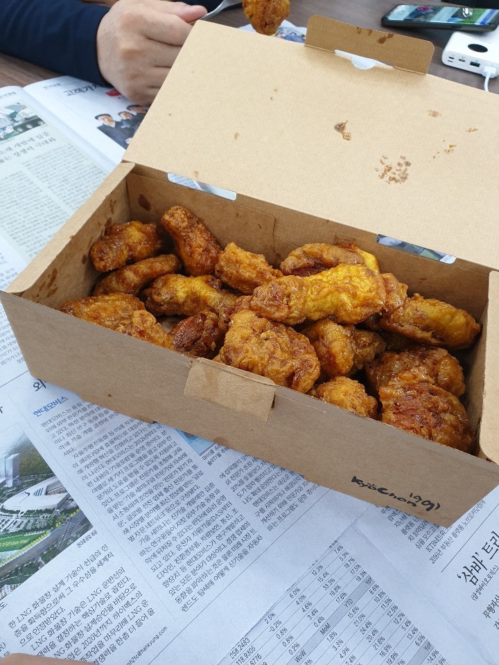 교촌치킨 논현에코메트로점 사진 6