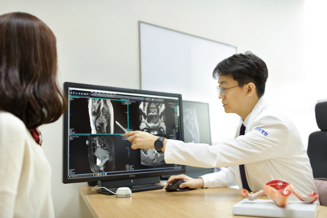 자궁근종·자궁선근증… 자궁난소초음파·MRI 건강보험 적용, 비용 부담 낮아져 자궁근종·자궁선근증… 자궁난소초음파·MRI 건강보험 적용, 비용 부담 낮아져