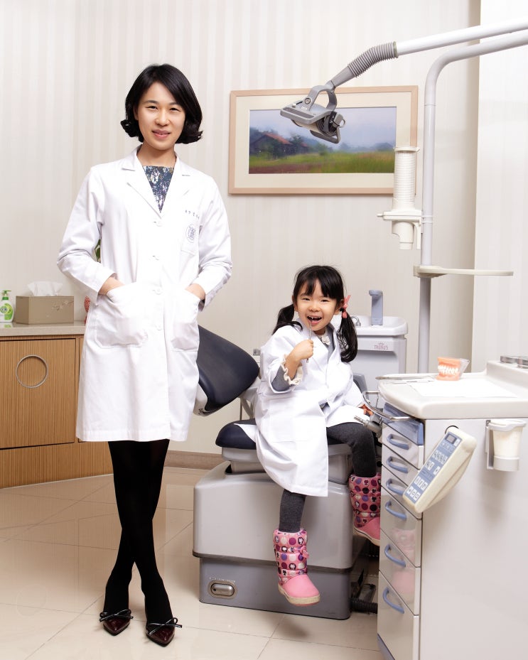 레이디경향 [엄마와 함께 출근하는 날]치과의사 엄마 김아미씨와 딸 민서의 치과 정복기