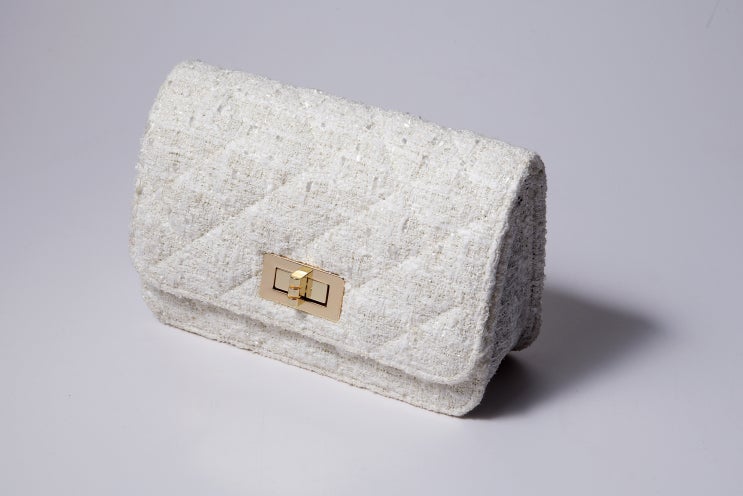 레이디경향 겨울 소재로 적합한 패션아이템 Elegant Tweed Bag