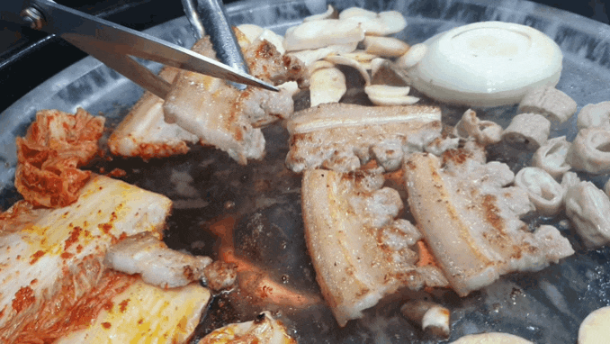  대구 두산동 큰 불판이 매력적인 막창맛집, 부자막창