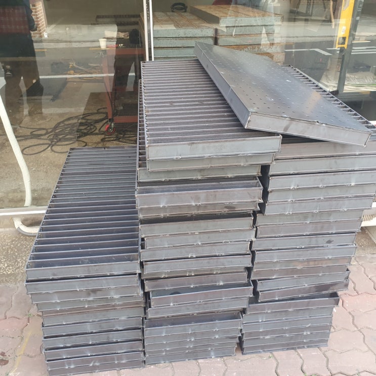  스틸그레이팅 용접 낙엽방지망 주문제작 용접 자료 입니다.