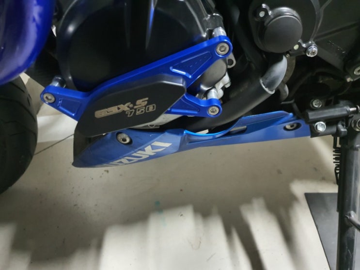  GSX-S750 2019 - 엔진커버 슬라이더 장착