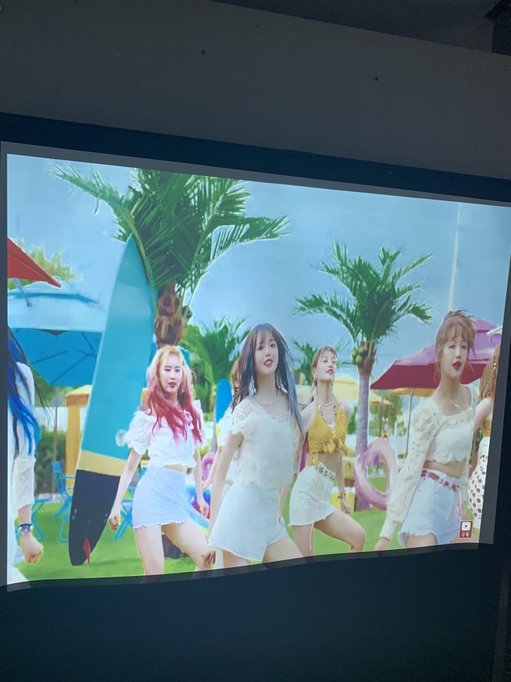  가정용 가심비 대화면 TV 빔프로젝터 홈시어터 연결