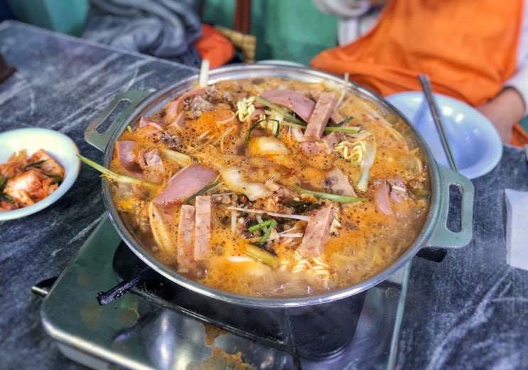  [여의도] 희정식당 부대찌개. 개운한 마늘 맛. 혼밥도 가능 feat. 서울 부대찌개 맛집