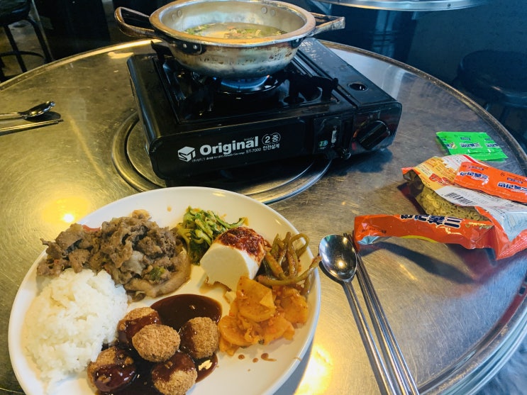  겨울철 라면이랑 뷔페 동시에 먹방가즈아