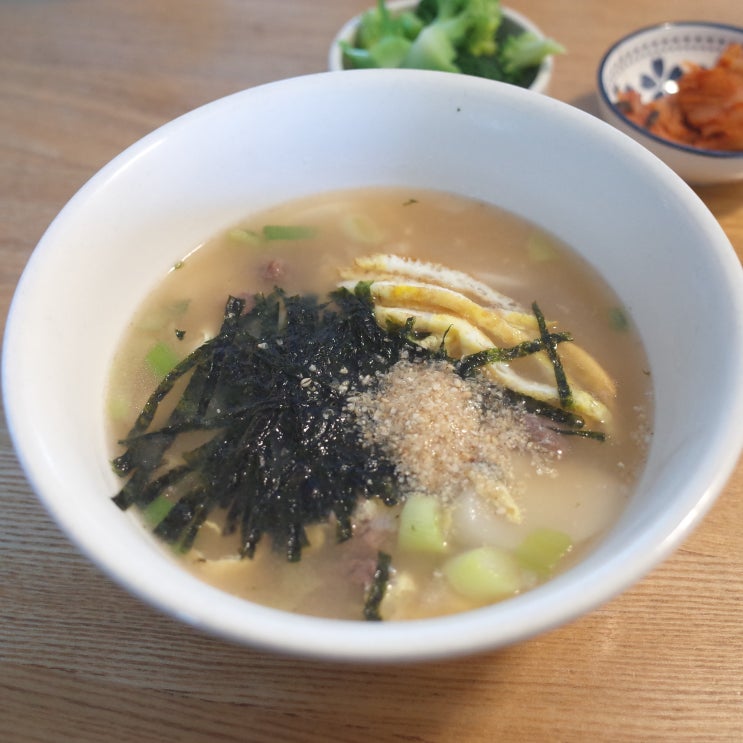  소고기 떡국 끓이는법 : 맛있음