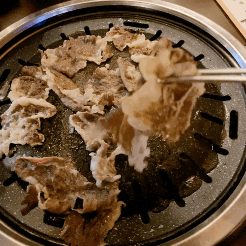강동구청 맛집 “이차돌”에서 차돌박이 + 차쫄면 + 돌초밥 먹고왔어요 !